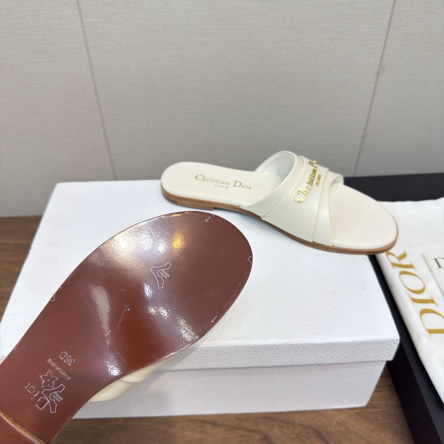 DIOR SANDAL 25S IN WHITE LAMBSKIN WITH GOLD HARDWARE - 35