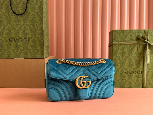 GUCCI 25S GG MARMONT 26 CM ІЗ ТЕМНО-БІРЮЗОВОГО ОКСАМИТУ ІЗ ЗОЛОТИСТОЮ ФУРНІТУРОЮ