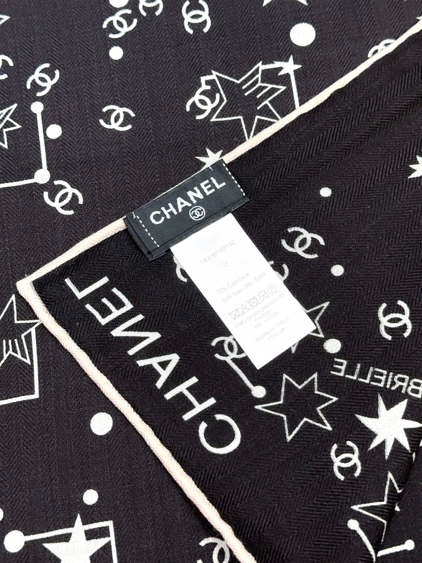 CHANEL 25S SCARF 140 CM IN CASHMERE SILK 943918
