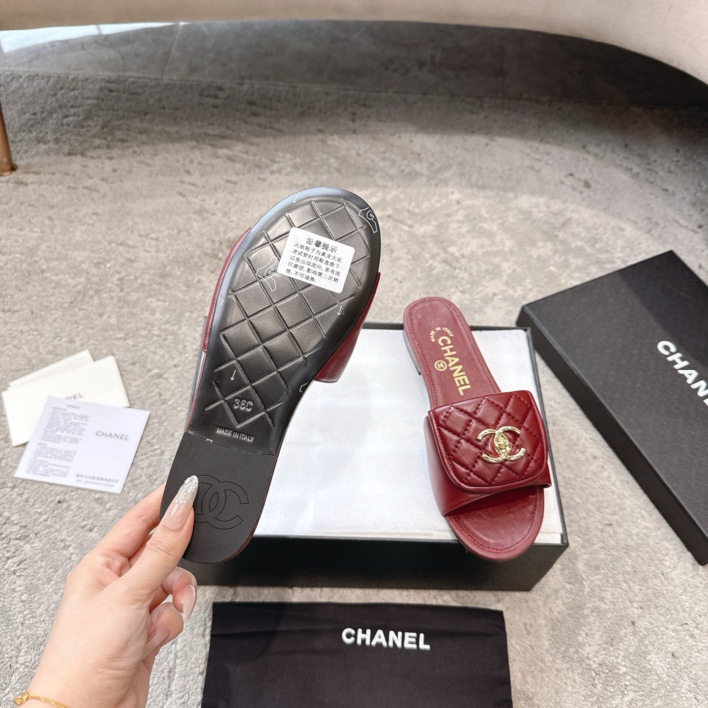PLATFORM SLIPPERS LOGO IN RUBY RED LAMBSKIN - 35