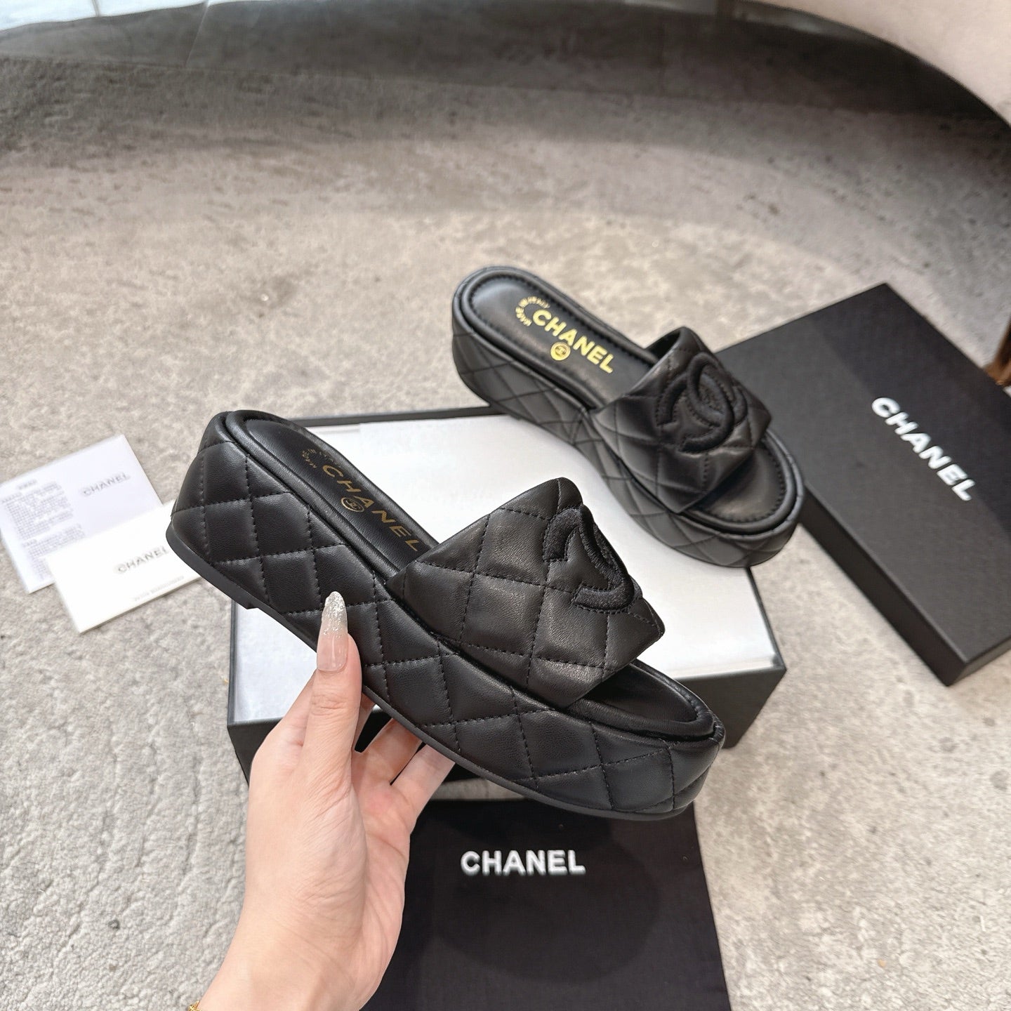 WEDGE HEELS IN BLACK CALFSKIN QUILTED - 35
