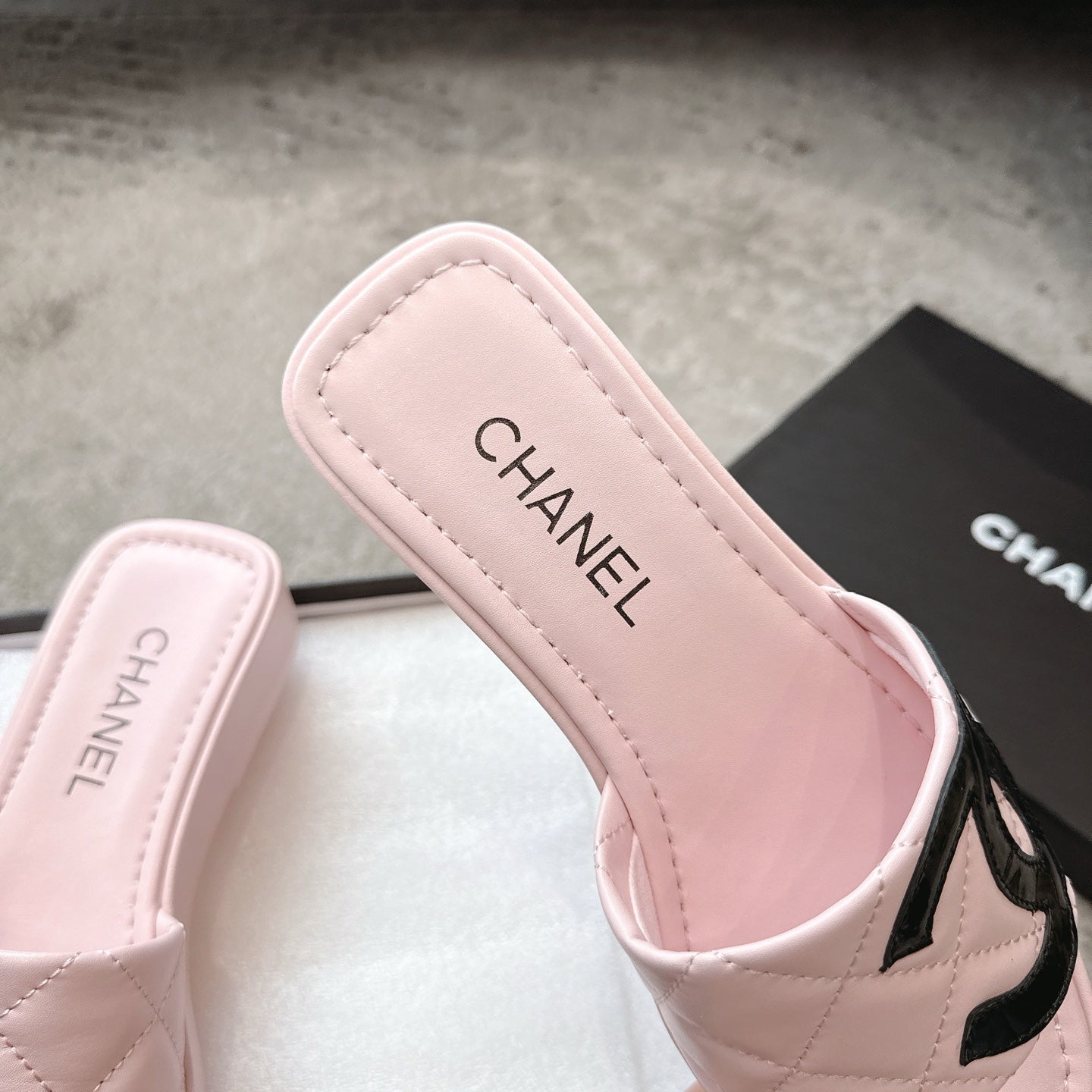 SLIPPERS IN PINK CALFSKIN QUILTED - 35