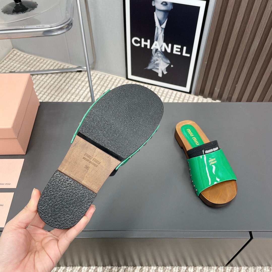 SLIPPERS IN GREEN GLOSSY CALFSKIN WITH BLACK HALF-FOOT SOCKS - 35