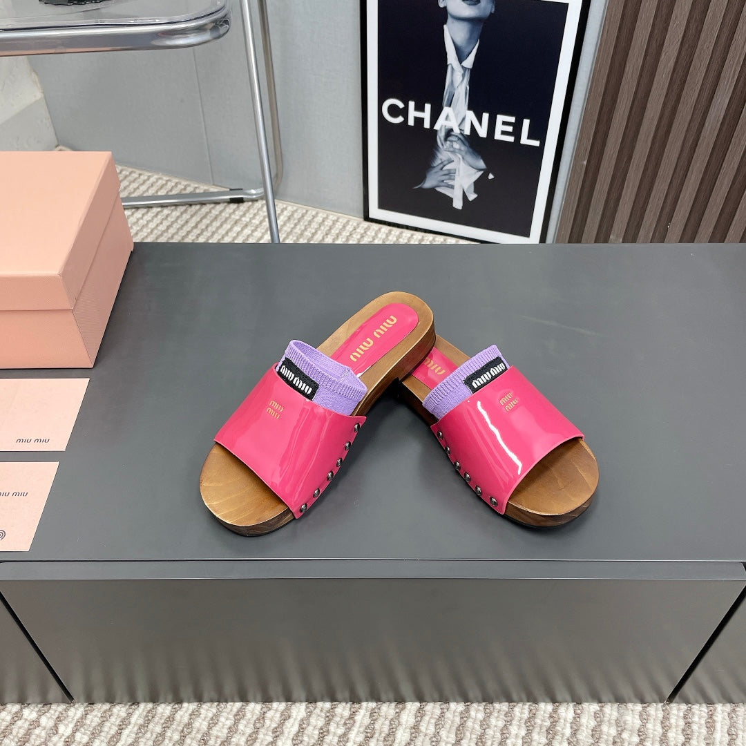SLIPPERS IN PINK GLOSSY CALFSKIN WITH PURPLE HALF-FOOT SOCKS - 35