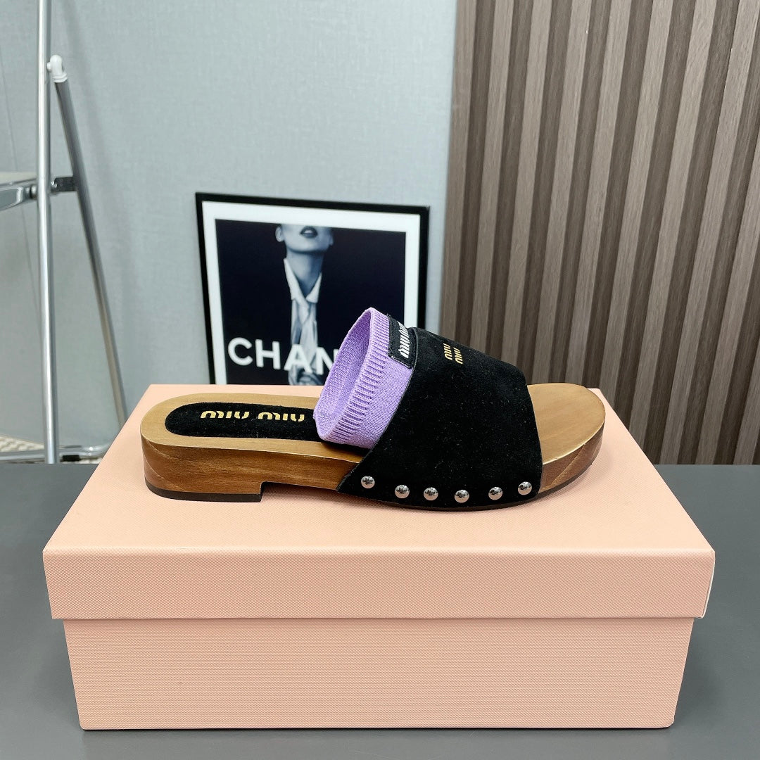 SLIPPERS IN BLACK SUEDE WITH PURPLE HALF-FOOT SOCKS - 35