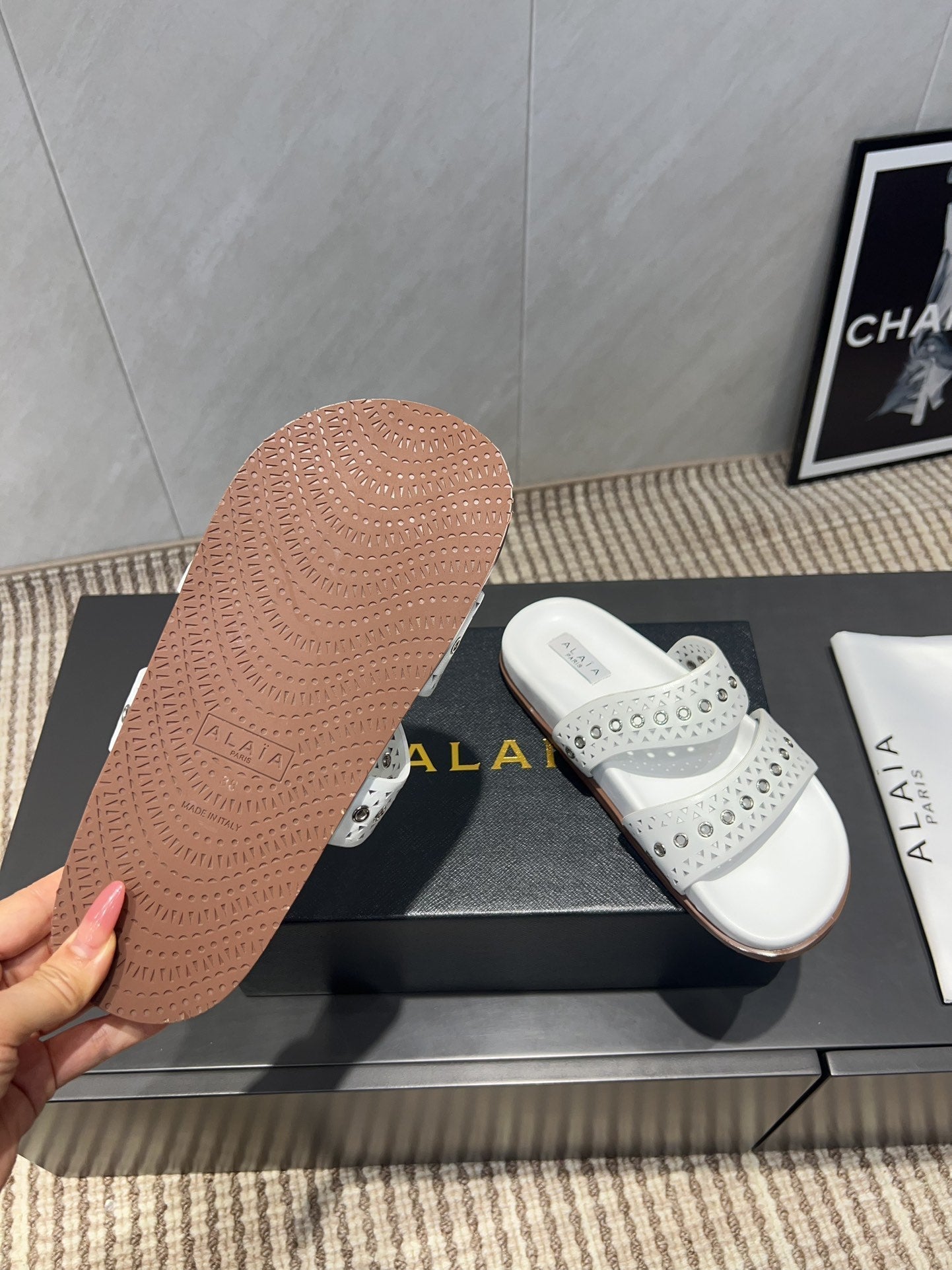 ALAIA DOUBLE-STRAP SANDALS 25S IN WHITE CALFSKIN - 35