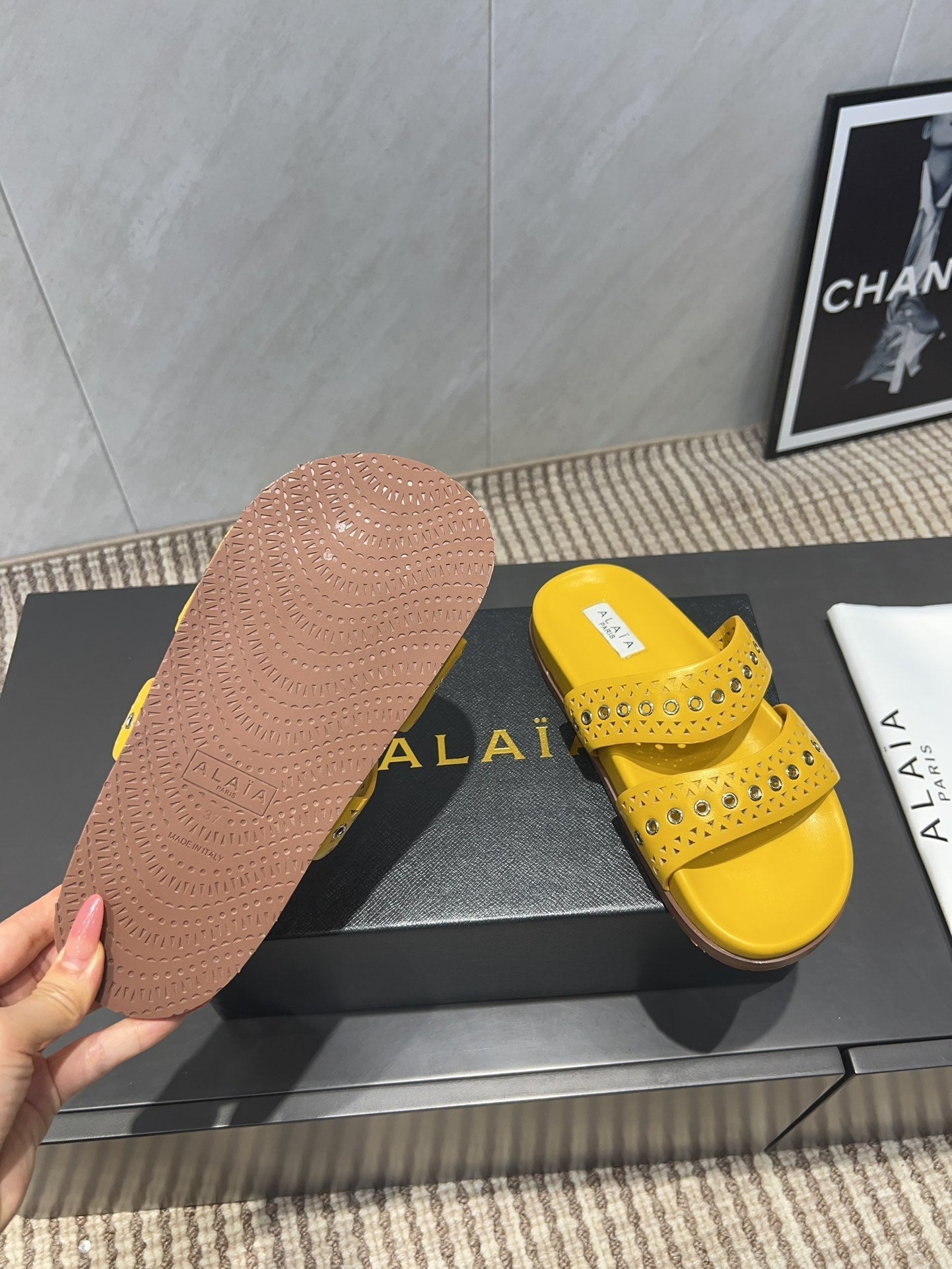 ALAIA DOUBLE-STRAP SANDALS 25S IN YELLOW CALFSKIN - 35