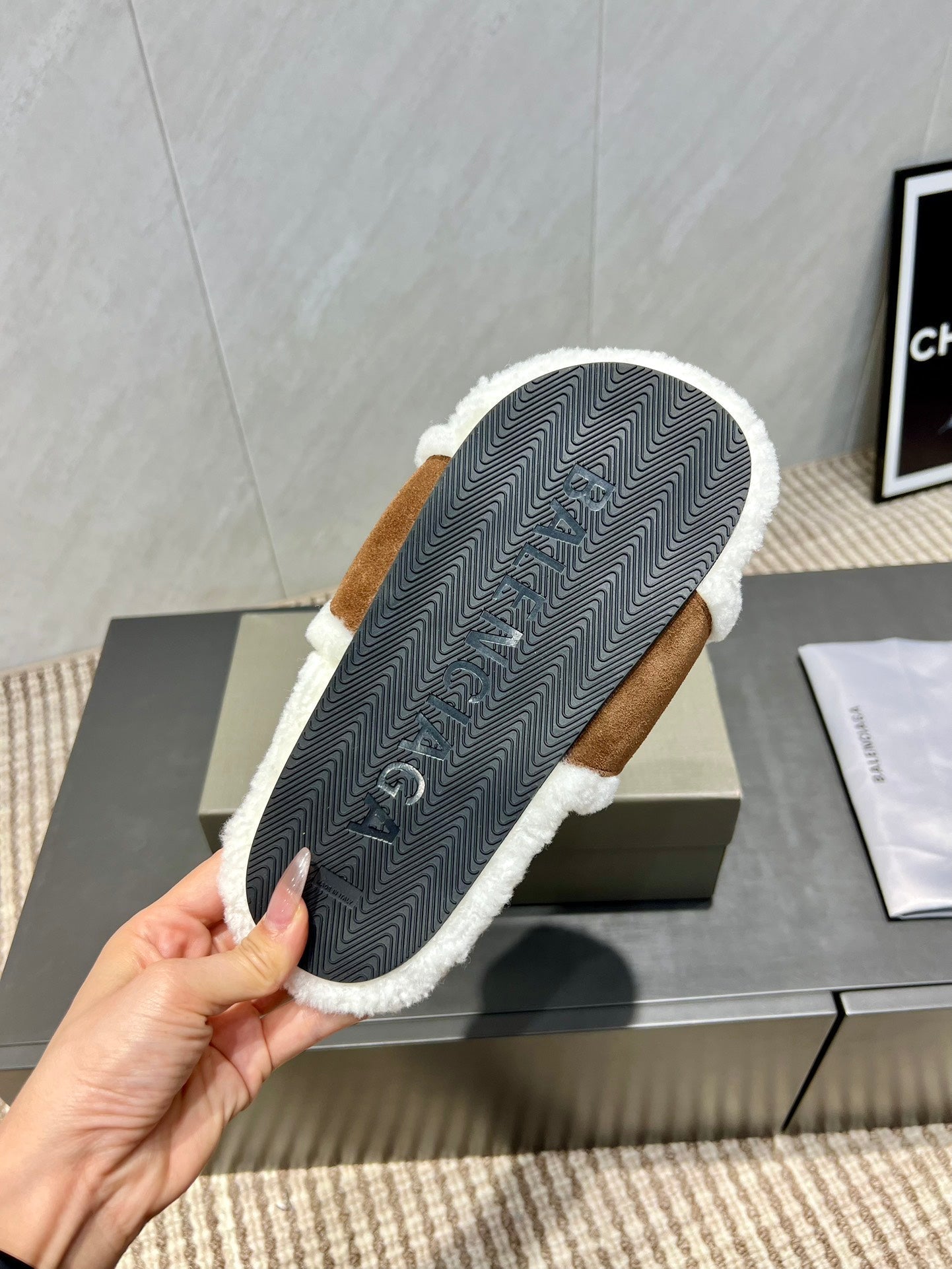 BALENCIAGA 25S SLIPPERS IN BROWN SUEDE AND WHITE WOOL - 35