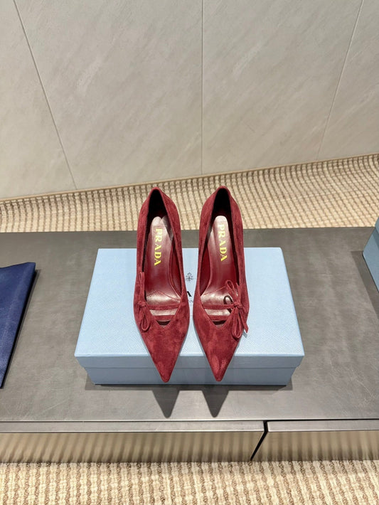 ТУФЛІ-ЧОВНИКИ PRADA 26S З ЗАГОСТРЕНИМ НОСОМ, 75 ММ, БОРДОВО-ЧЕРВОНА ЗАМША З БАНТОМ