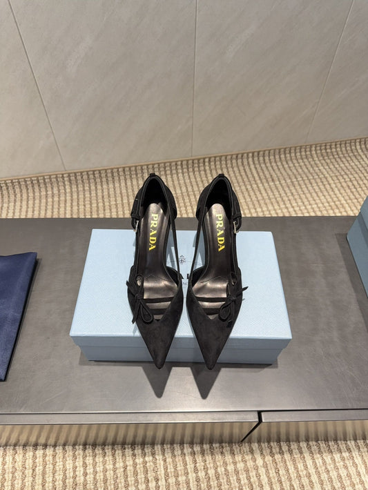 TУФЛІ PRADA 26S З ГОСТРИМ НОСКОМ ТА ВИРІЗАМИ НА ВИСОКИХ ПІДБОРАХ 75 ММ З ЧОРНОЇ ЗАМШІ З БАНТОМ