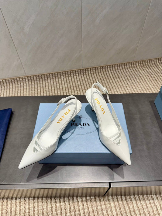 ЖІНОЧІ ТУФЛІ PRADA 26S НА ВИСОКИХ ПІДБОРАХ (75 ММ) З ЗАГОСТРЕНИМ НОСКОМ ТА РЕМІНЦЕМ ЗЗАДУ, З БІЛОЇ ТЕЛЯЧОЇ ШКІРИ