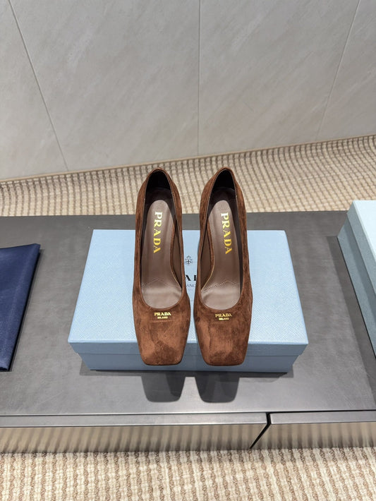 PRADA 26S КВАДРАТНИЙ НОСОК НА ВИСОКИХ ПІДБОРАХ 85 ММ З КОРИЧНЕВОЇ ЗАМШІ КОЛЬОРУ КАРАМЕЛІ