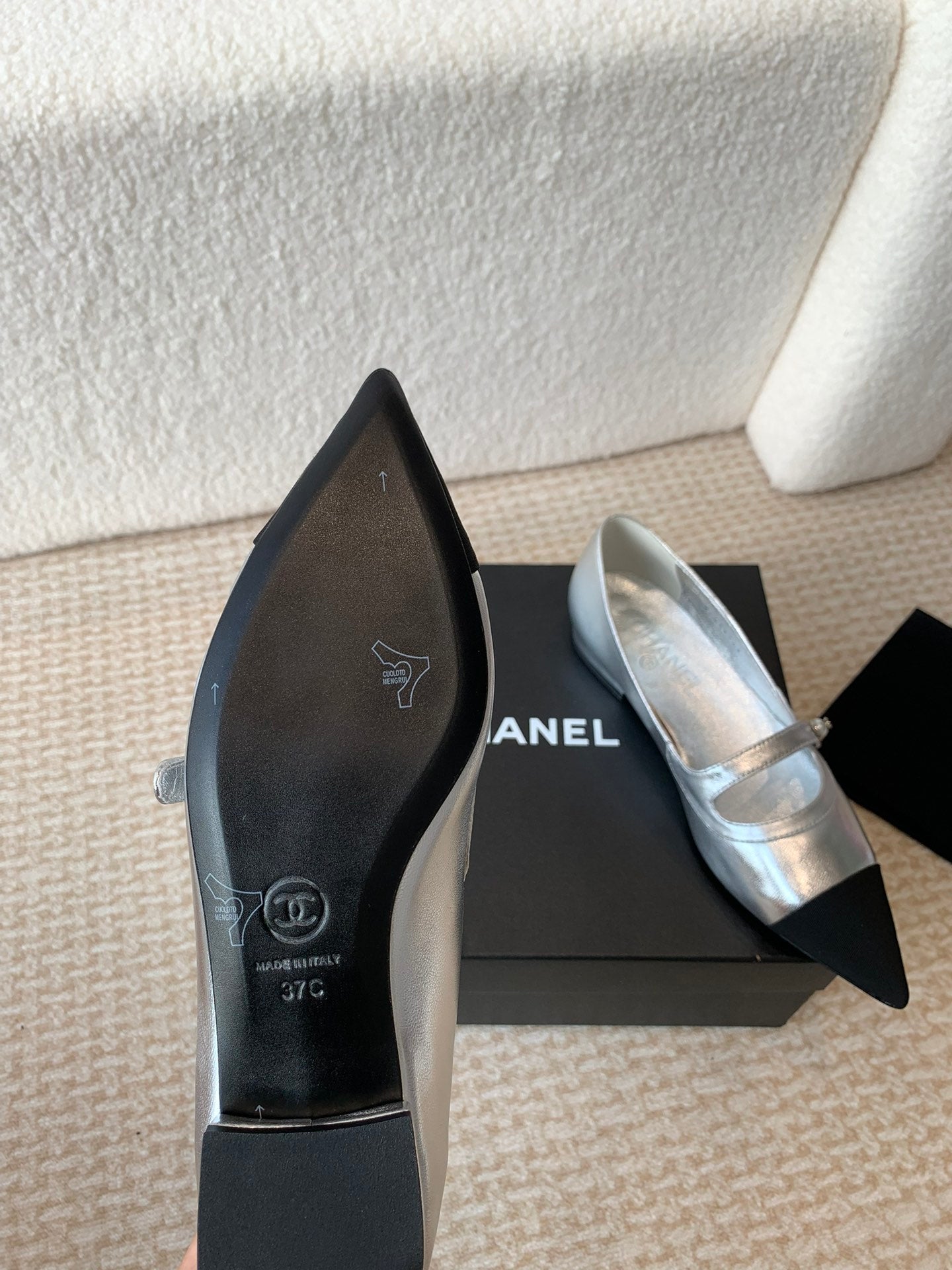 Pointed Toe Mary Jane Shoes Silver Mix Black Lambskin - 35