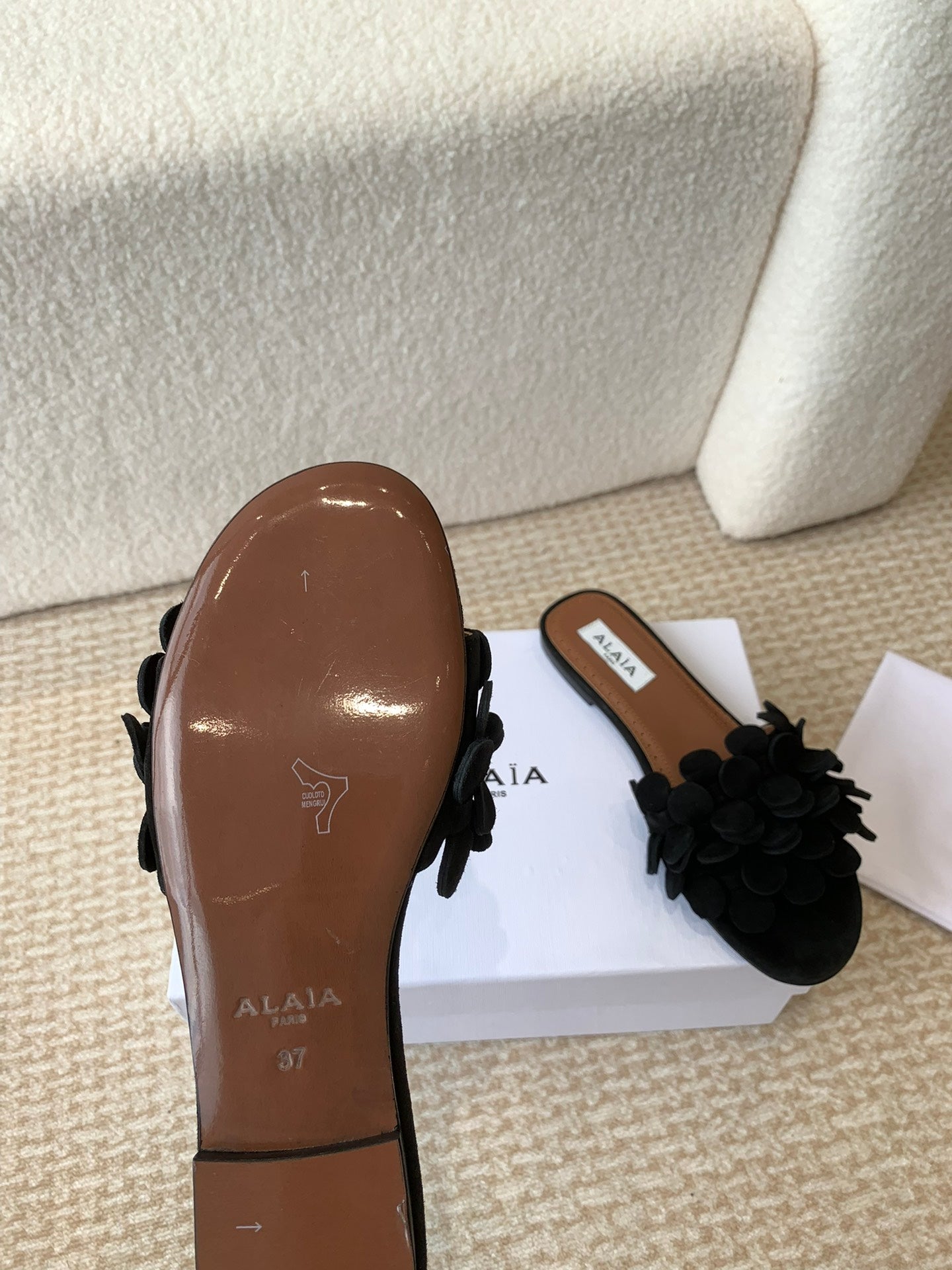 ALAIA FLAT MULE IN BLACK SUEDE - 35