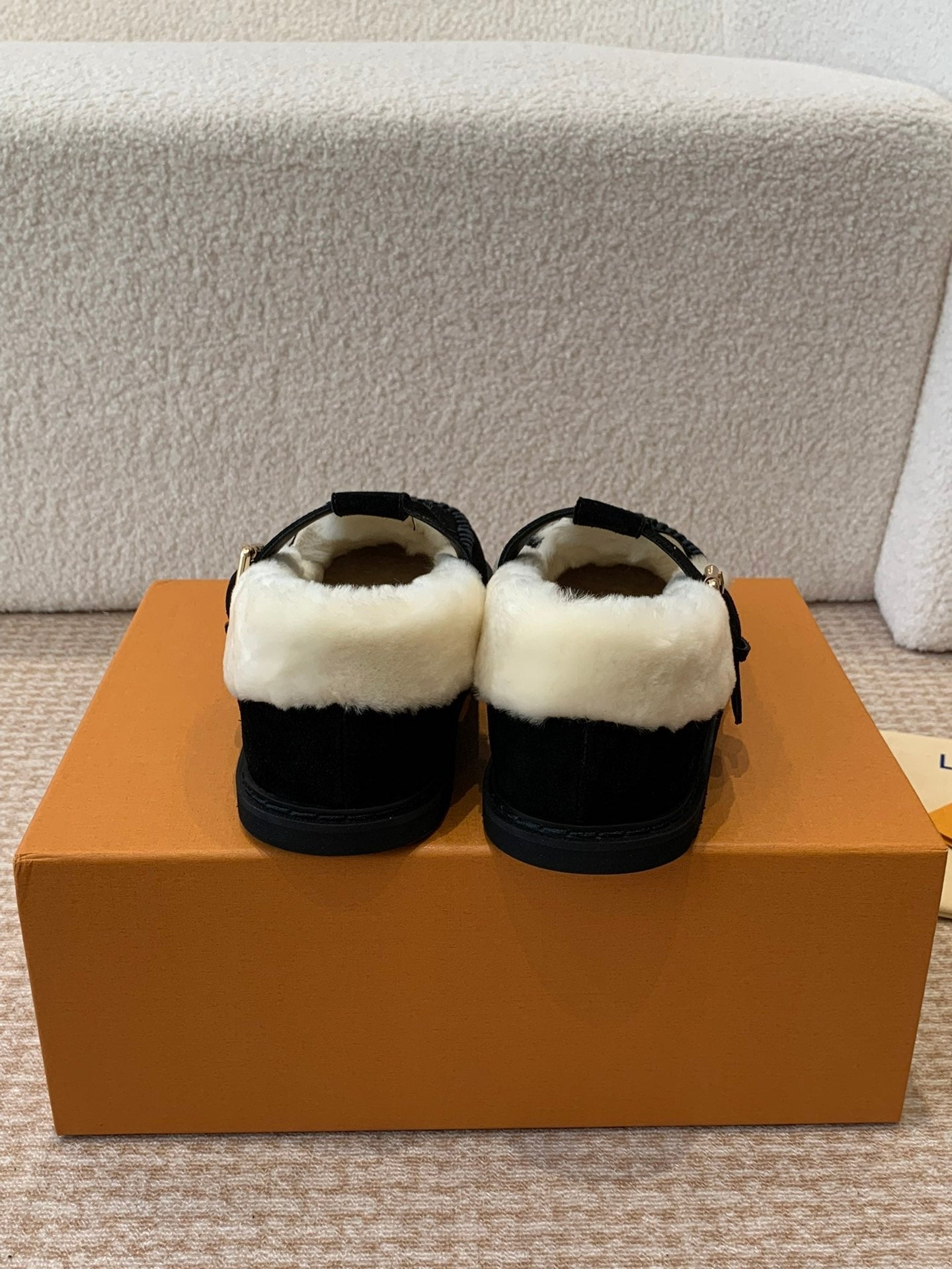 COLORADO COMFORT MARY JANE IN BLACK SUEDE AND SHEARLING LINING - 35