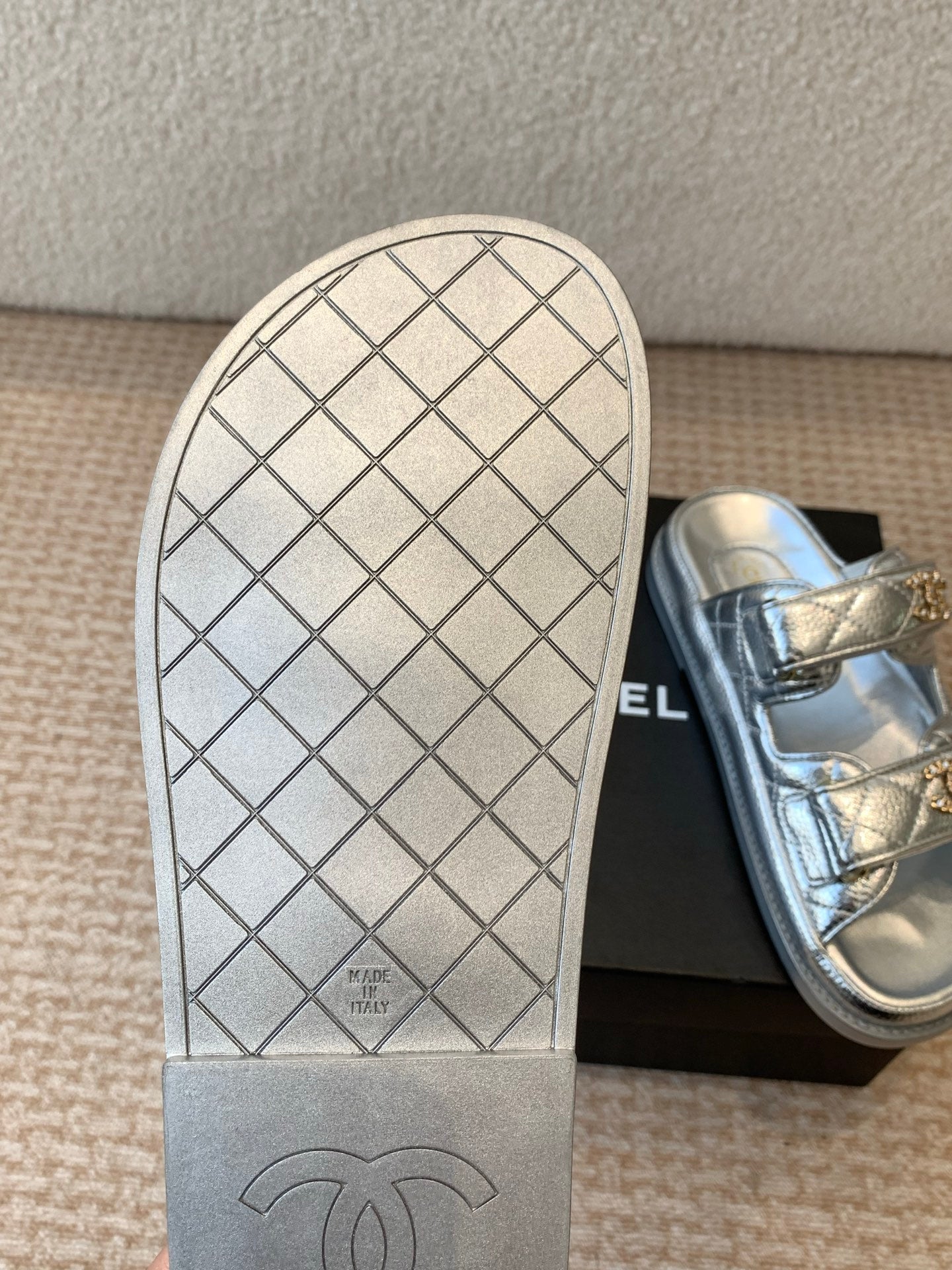 DAD SANDAL IN SILVER SHEEPSKIN MULE - 35