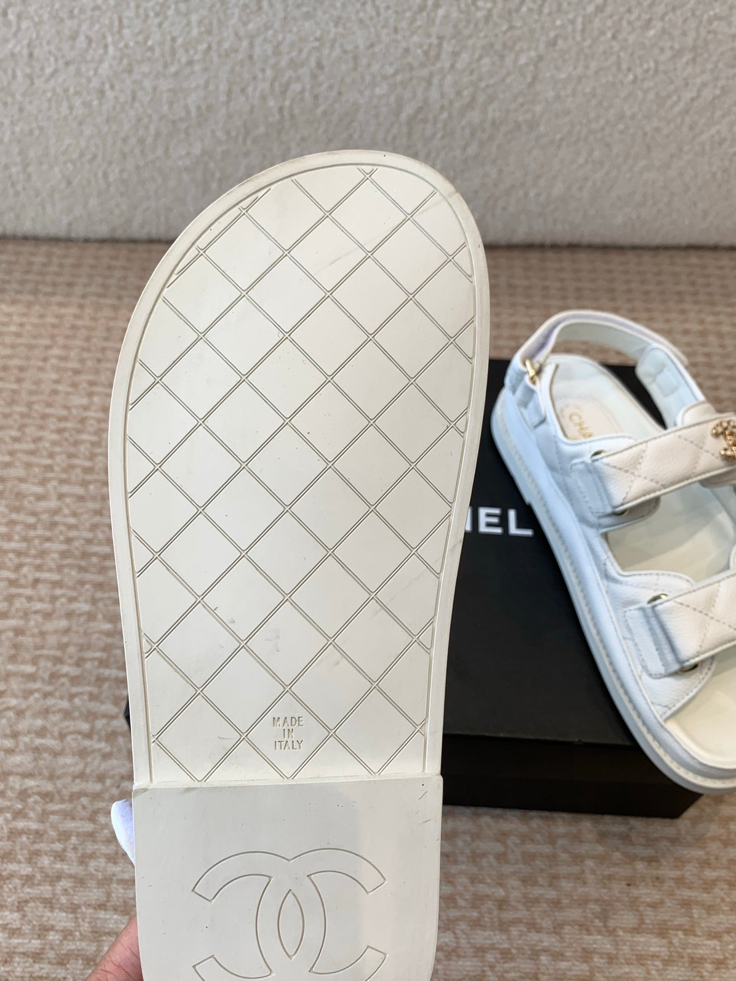 DAD SANDAL IN WHITE SHEEPSKIN - 35