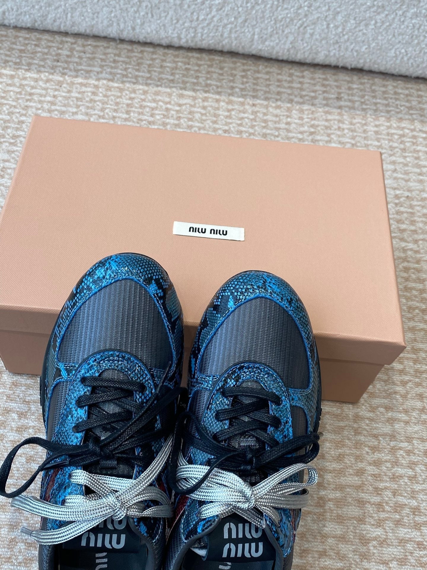GYMNASIUM SNEAKER IN BLACK FABRIC AND BLUE SNAKE EFFECT CALFSKIN - 35