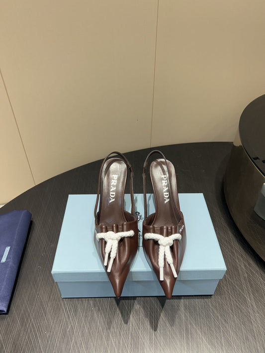 PRADA 25S ТУФЛІ-СЛІНГБЕКИ З ГОСТРИМ НОСКОМ 85 ММ З ТЕМНО-КОРИЧНЕВОЇ ОВЕЧОЇ ШКІРИ З ДИЗАЙНОМ, ЩО ЗАВ'ЯЗУЄТЬСЯ - 35