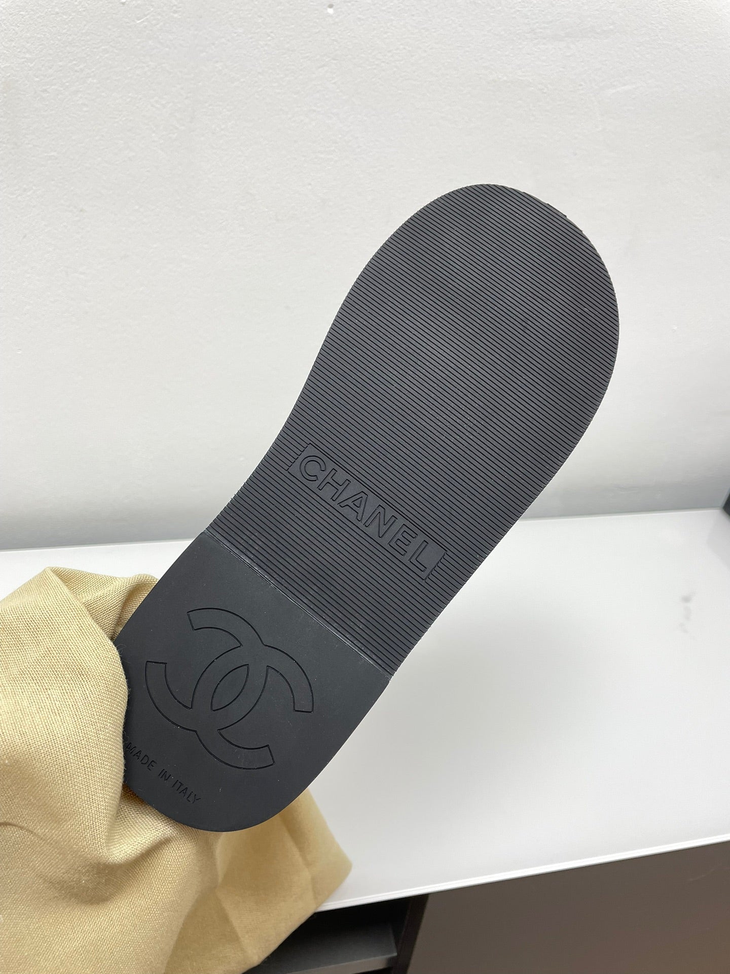 THONG SLIPPERS IN BLACK LAMBSKIN - 35