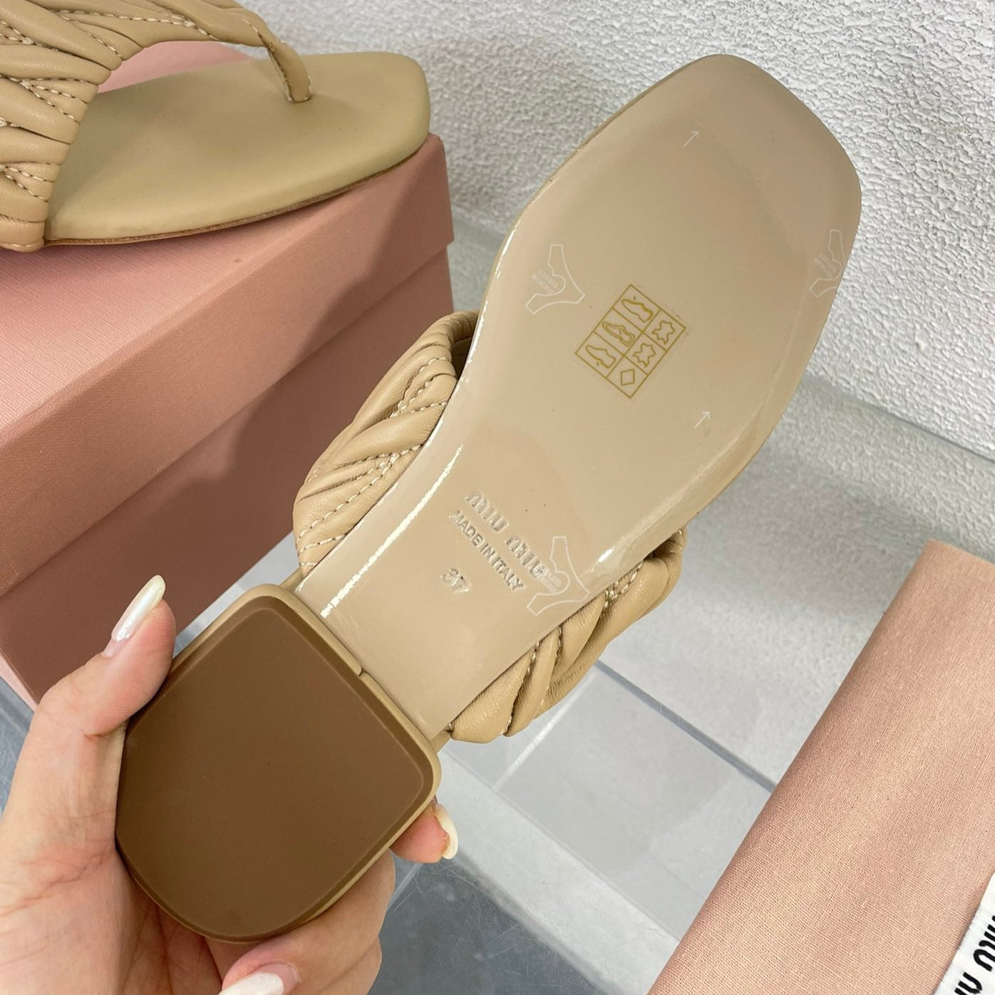 Flip-Flops Apricot Color Leather Stylized - 35