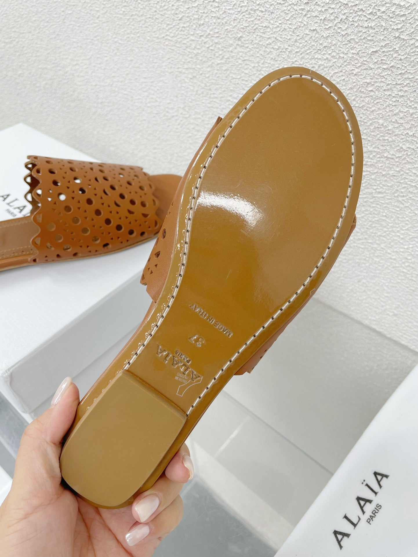 ALAIA VIENNE FLAT MULES IN CHOCOLATE BROWN LAMBSKIN - 34