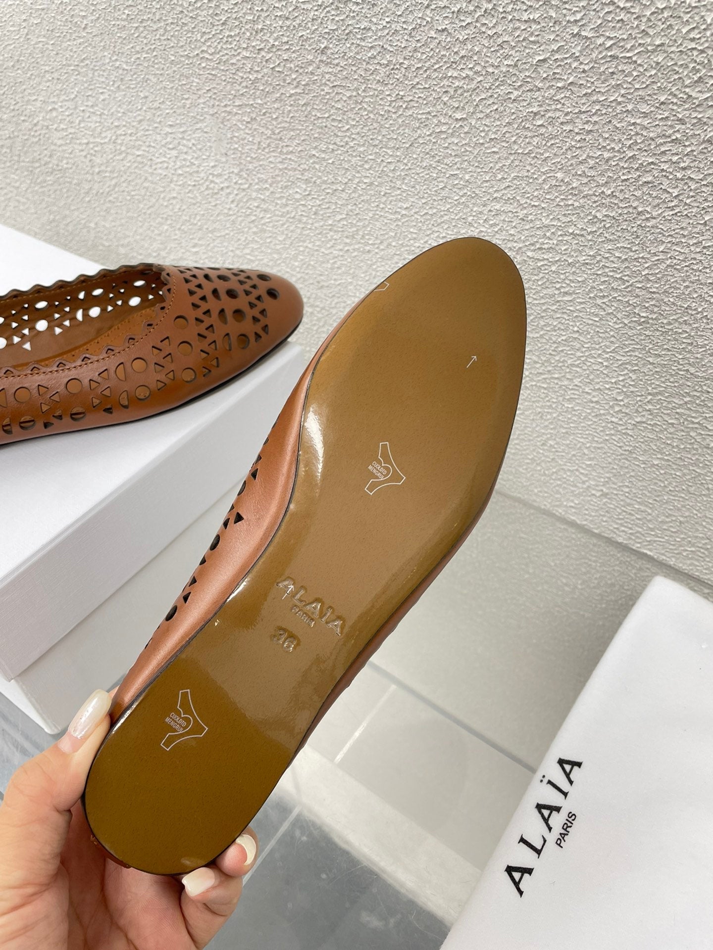 ALAIA BALLET FLAT IN CARAMEL BROWN MESH LAMBSKIN - 34
