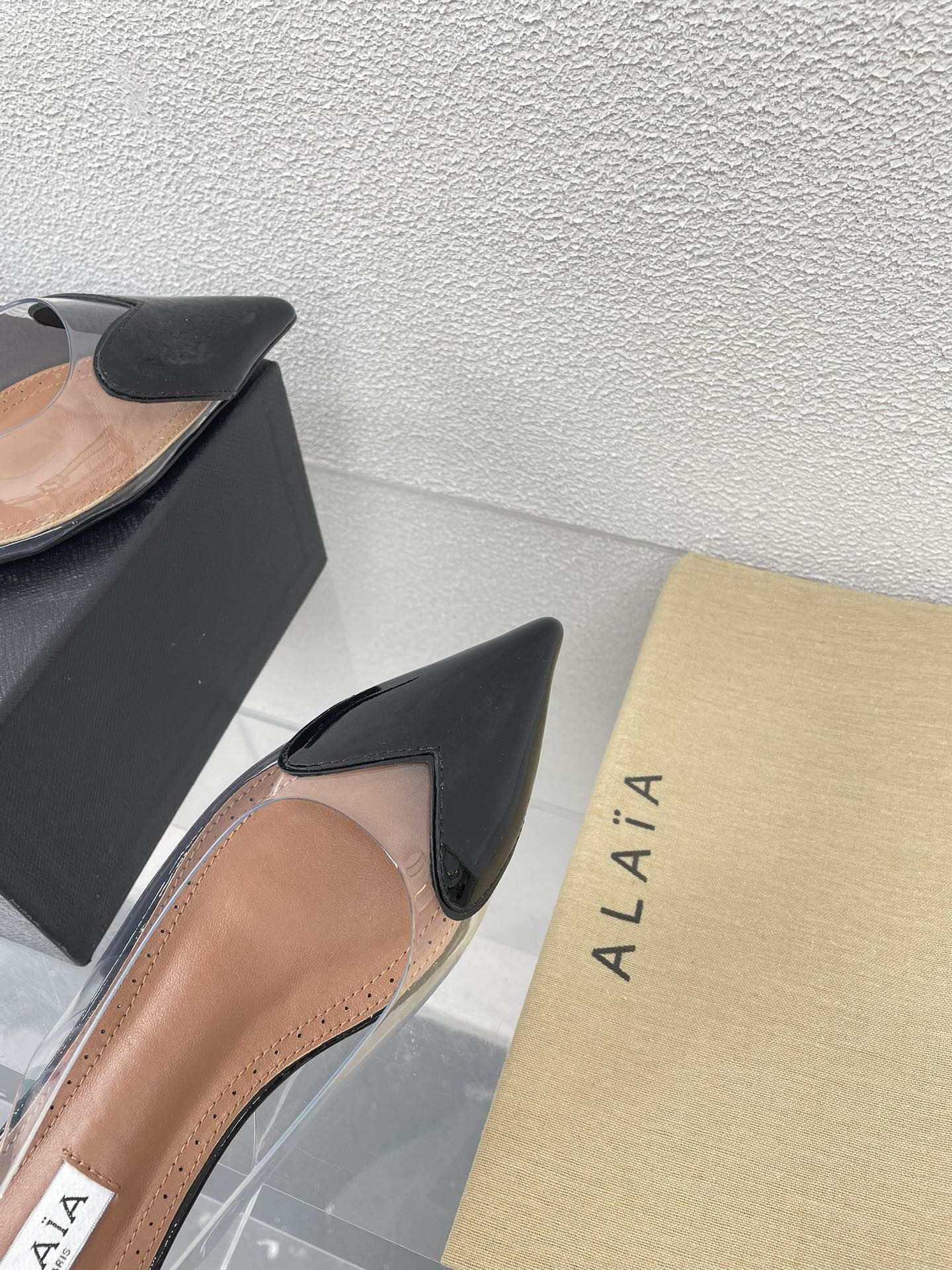 ALAIA LE COEUR FLAT SLINGBACKS IN BLACK PATENT LAMBSKIN - 34