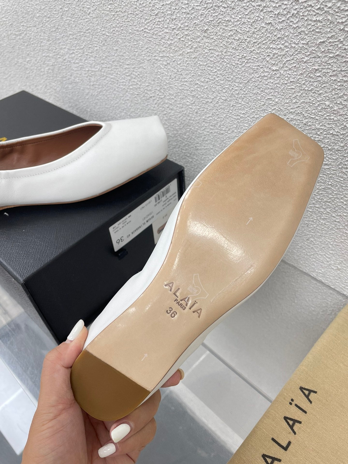 ALAIA BALLET FLATS IN WHITE CALFSKIN - 34
