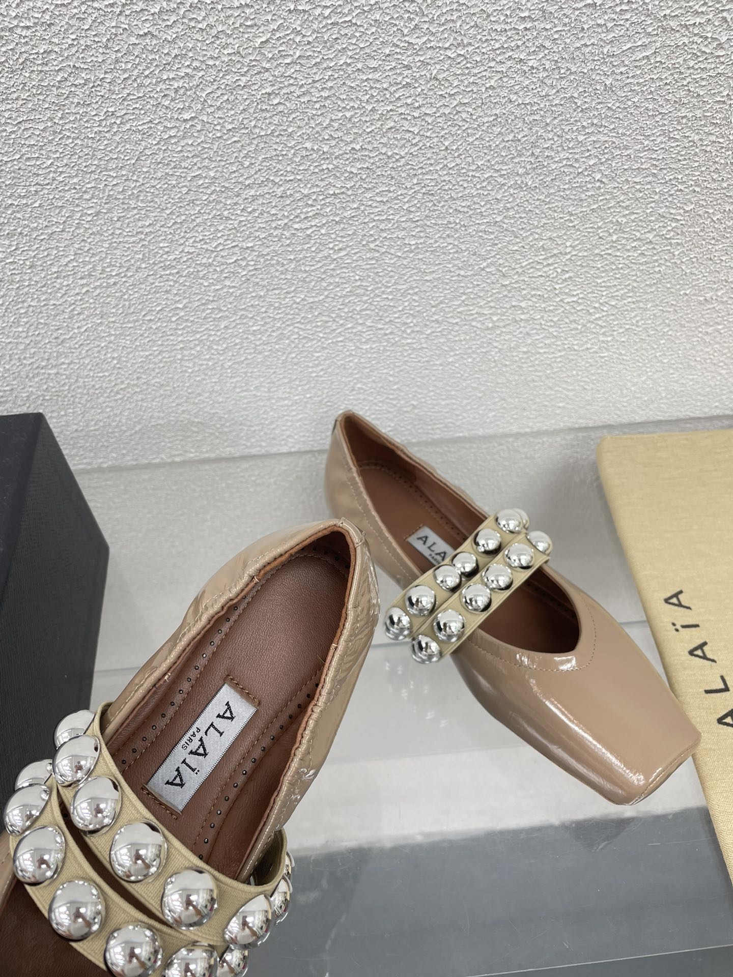 ALAIA MARY JANE PEARL IN GLOSSY BEIGE LAMBSKIN - 34