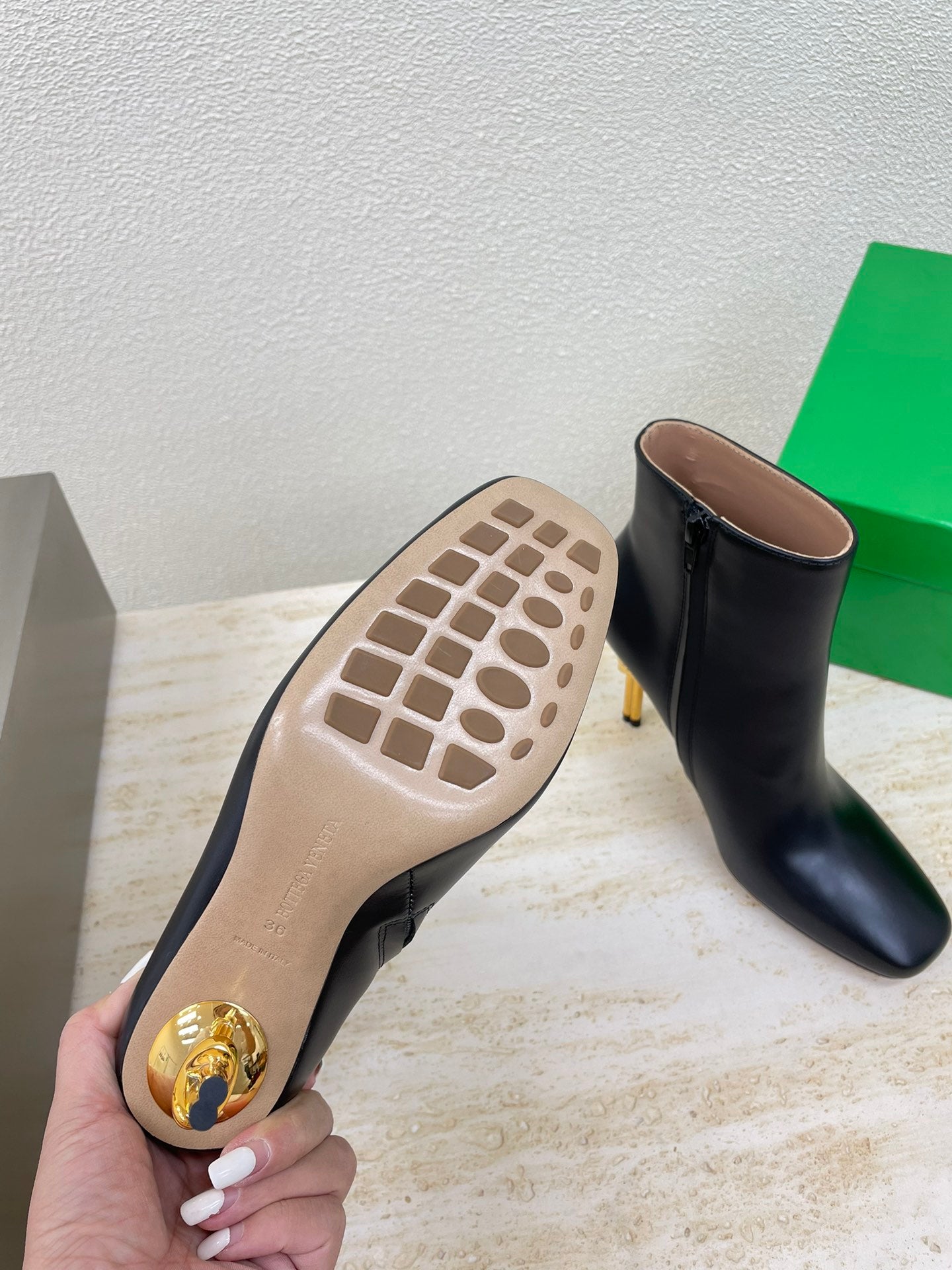 KNOT ANKLE BOOT IN BLACK CALFSKIN WITH GOLD METAL HEEL 9 CM - 34