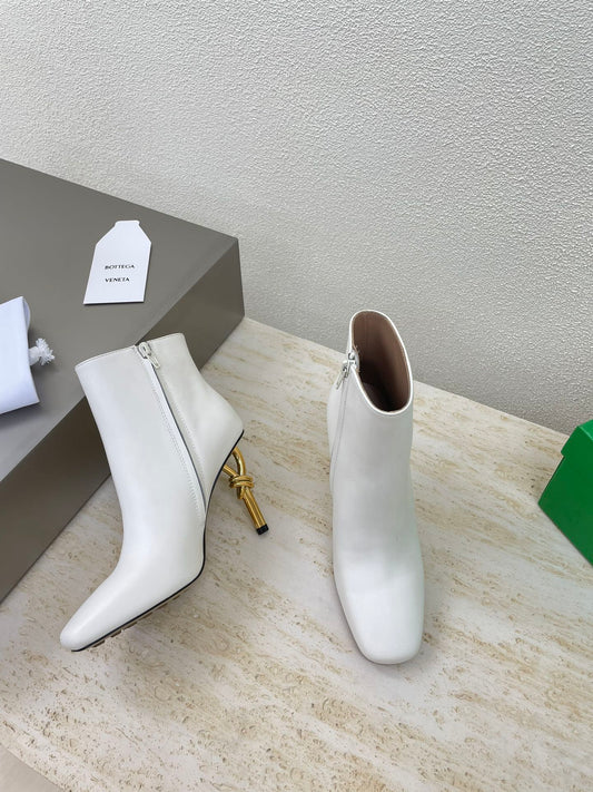 KNOT ANKLE BOOT IN WHITE CALFSKIN WITH GOLD METAL HEEL 9 CM - 34
