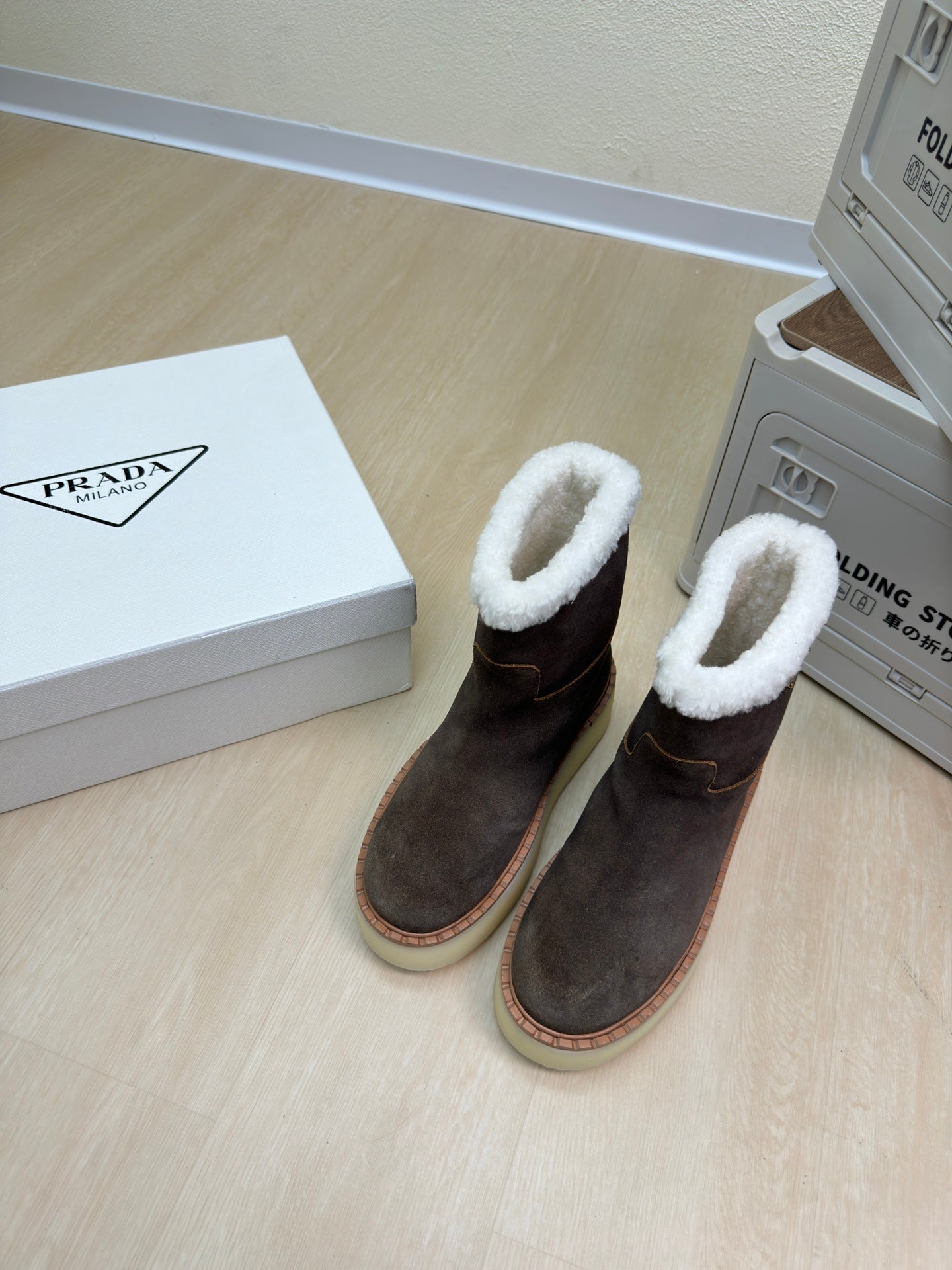 SUEDE BOOTS DARK BROWN WITH SHEARLING LINING AND RUBBER FLATFORM SOLE - 35