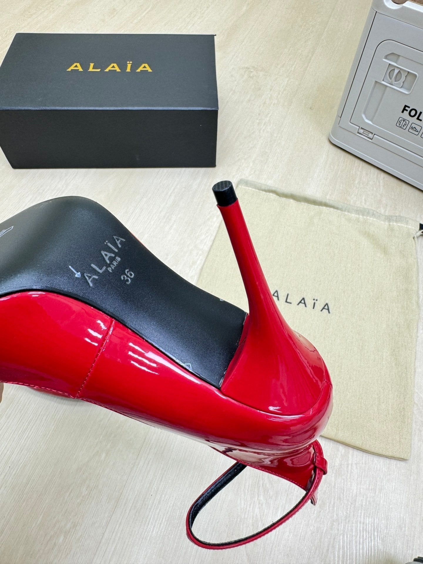 DECOLLETE PUMPS IN CHERRY RED PATENT CALFSKIN - 34