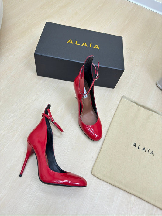 DECOLLETE PUMPS IN CHERRY RED PATENT CALFSKIN - 34