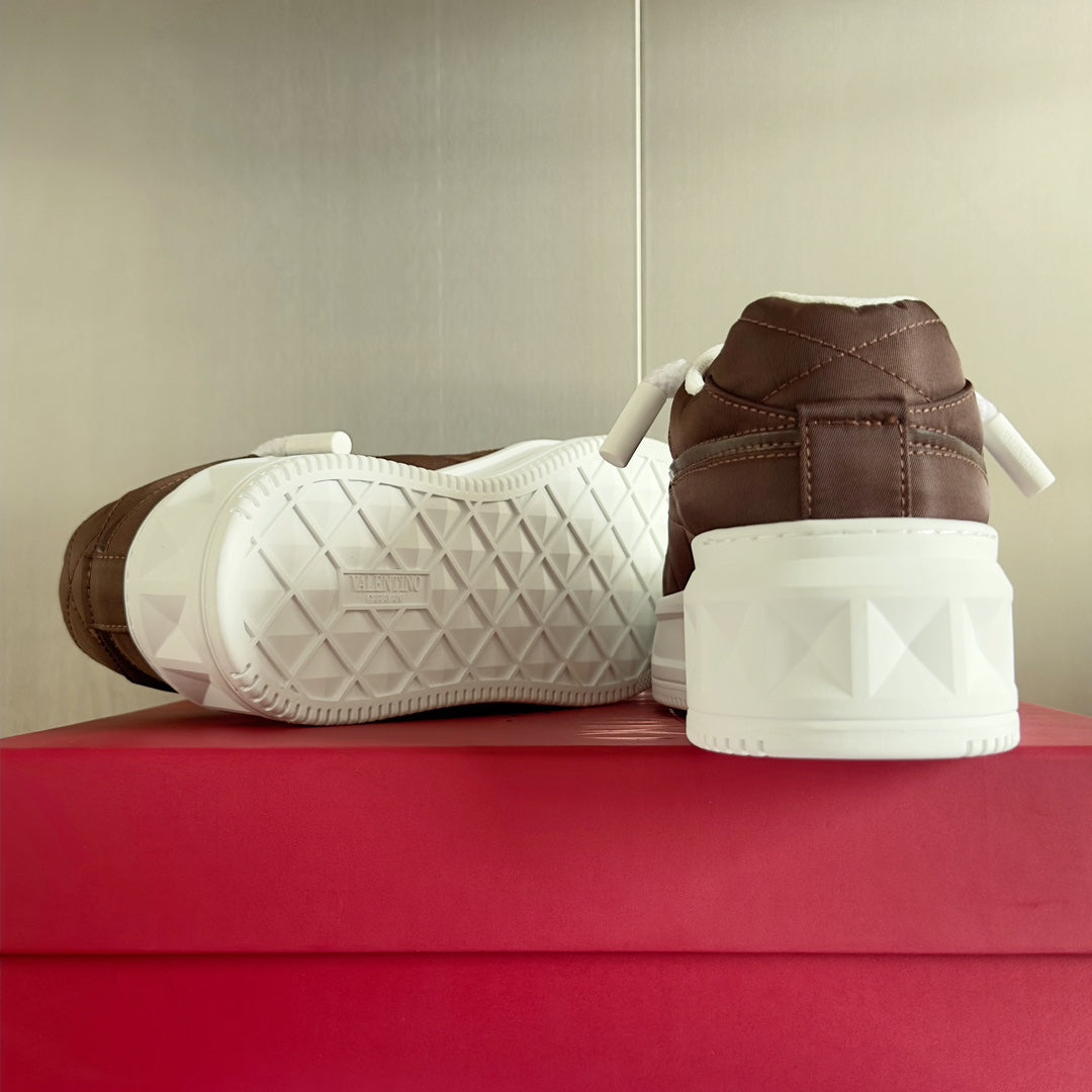 LOW-TOP SNEAKER IN WHITE NAPPA LEATHER AND CHOCOLATE BROWN TOILE ICONOGRAPHE FABRIC - 35