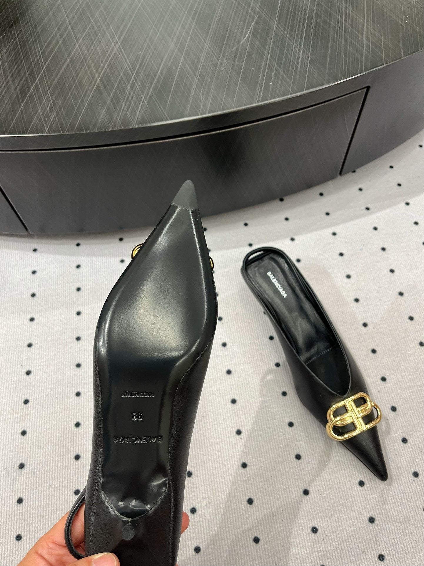 HEELED SLINGBACK 45 MM IN BLACK SMOOTH LAMBSKIN GOLD HARDWARE - 35