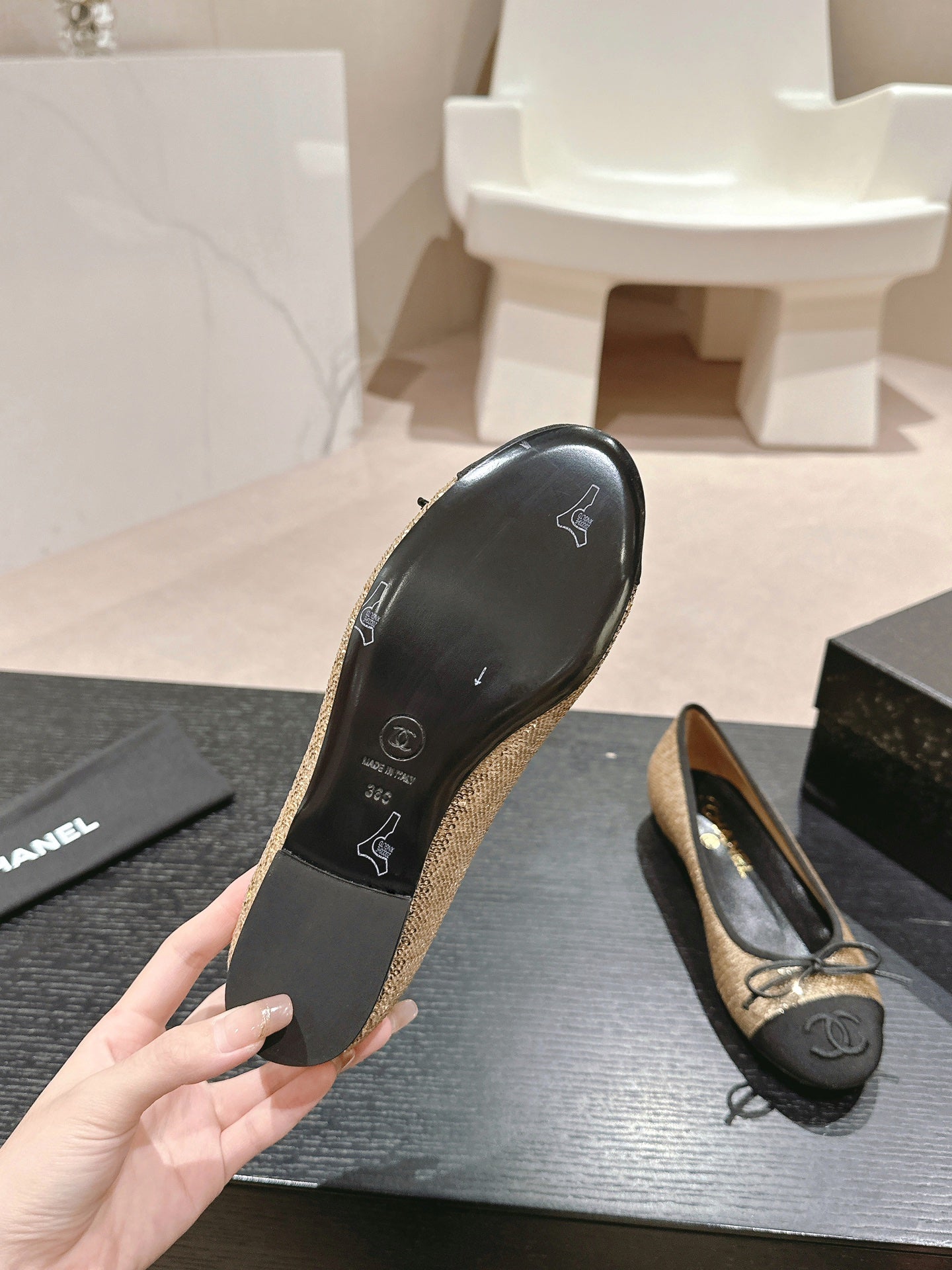 BALLET FLATS IN GOLDEN GLITTERED TULLE AND BLACK SATIN - 35