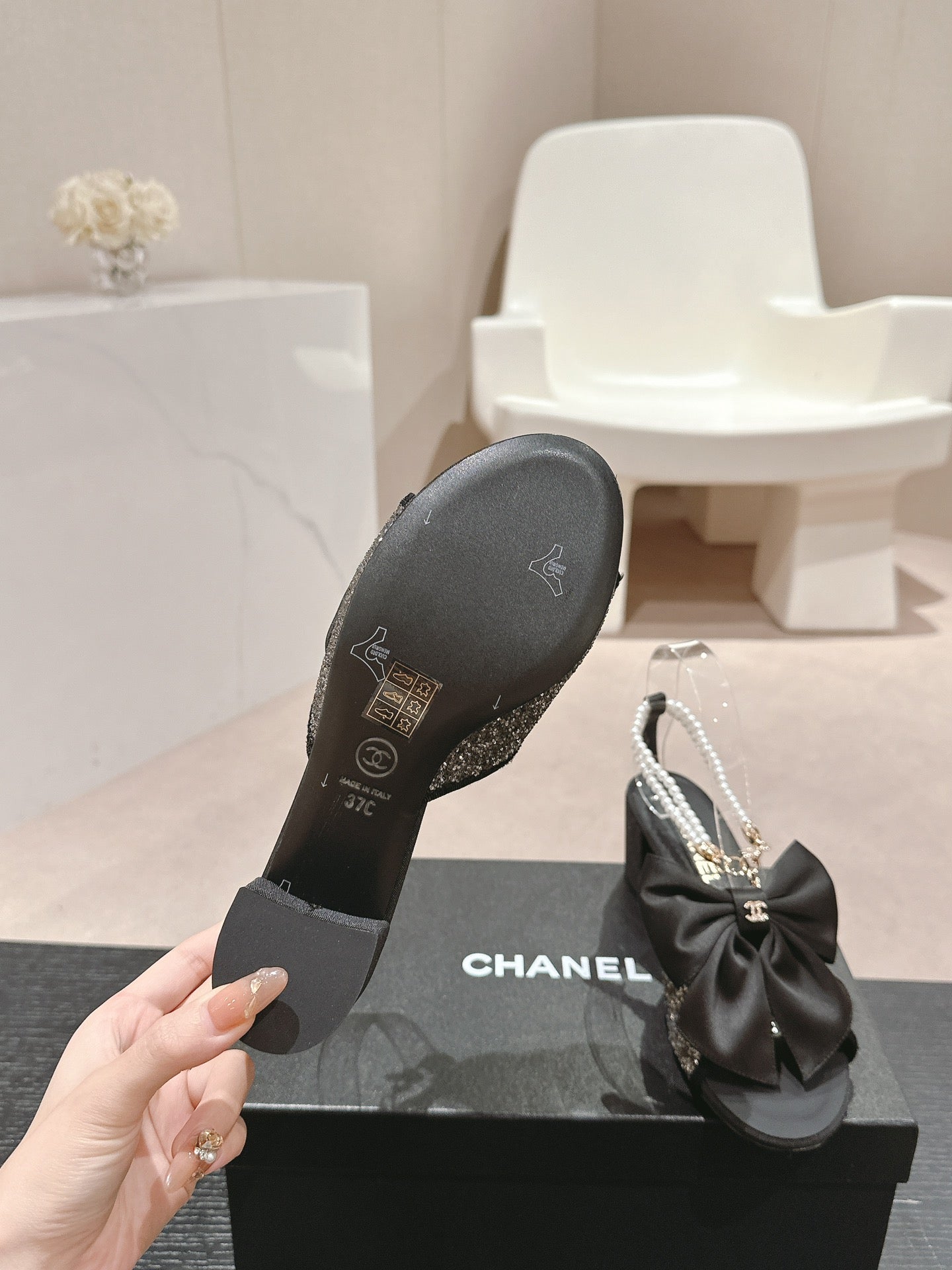 HIGH SANDAL WITH PEARL CHAIN BLACK LAMBSKIN WITH RHINESTONES - 34