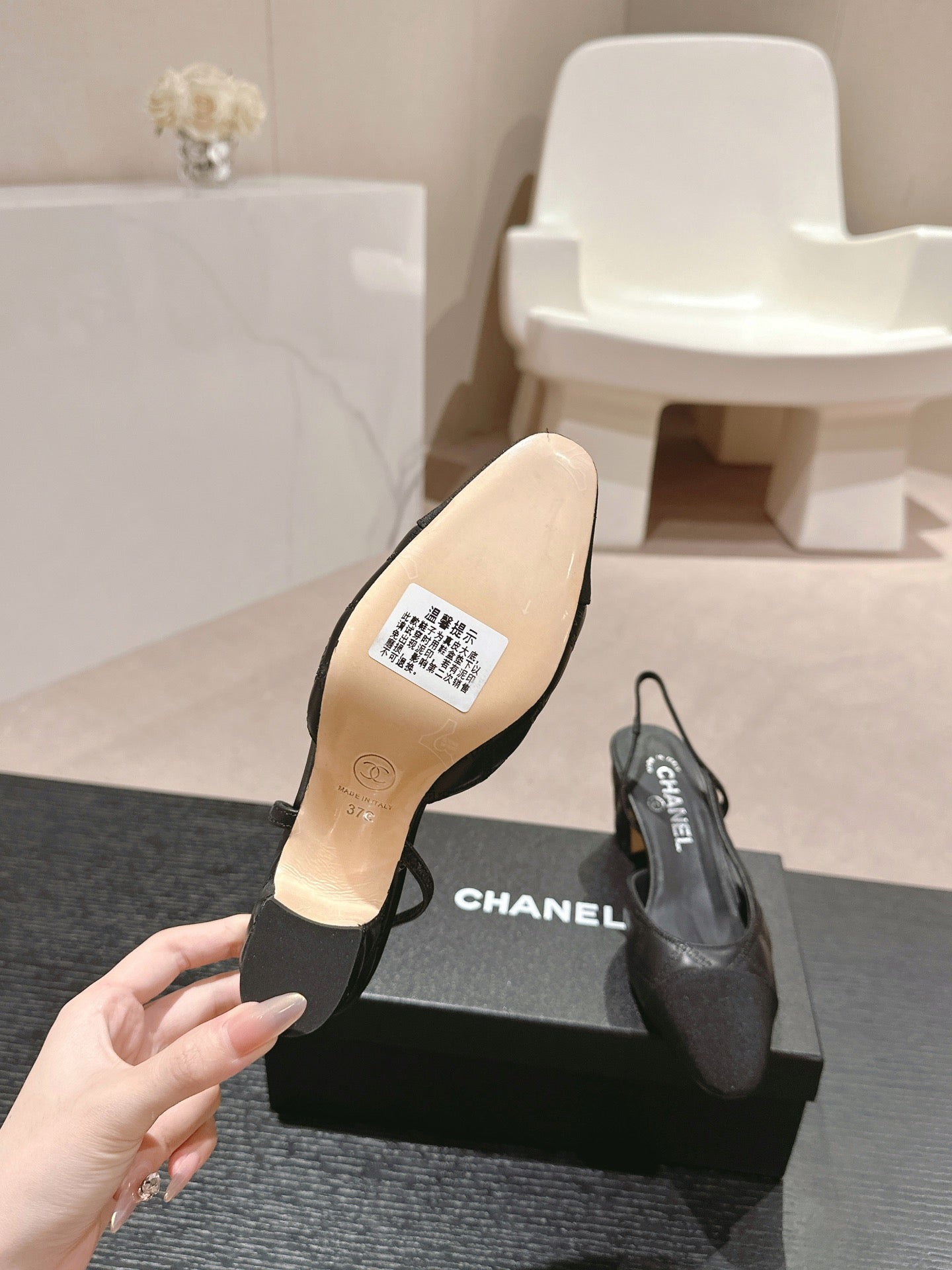 HIGH SLINGBACKS IN BLACK LAMBSKIN AND SATIN - 34