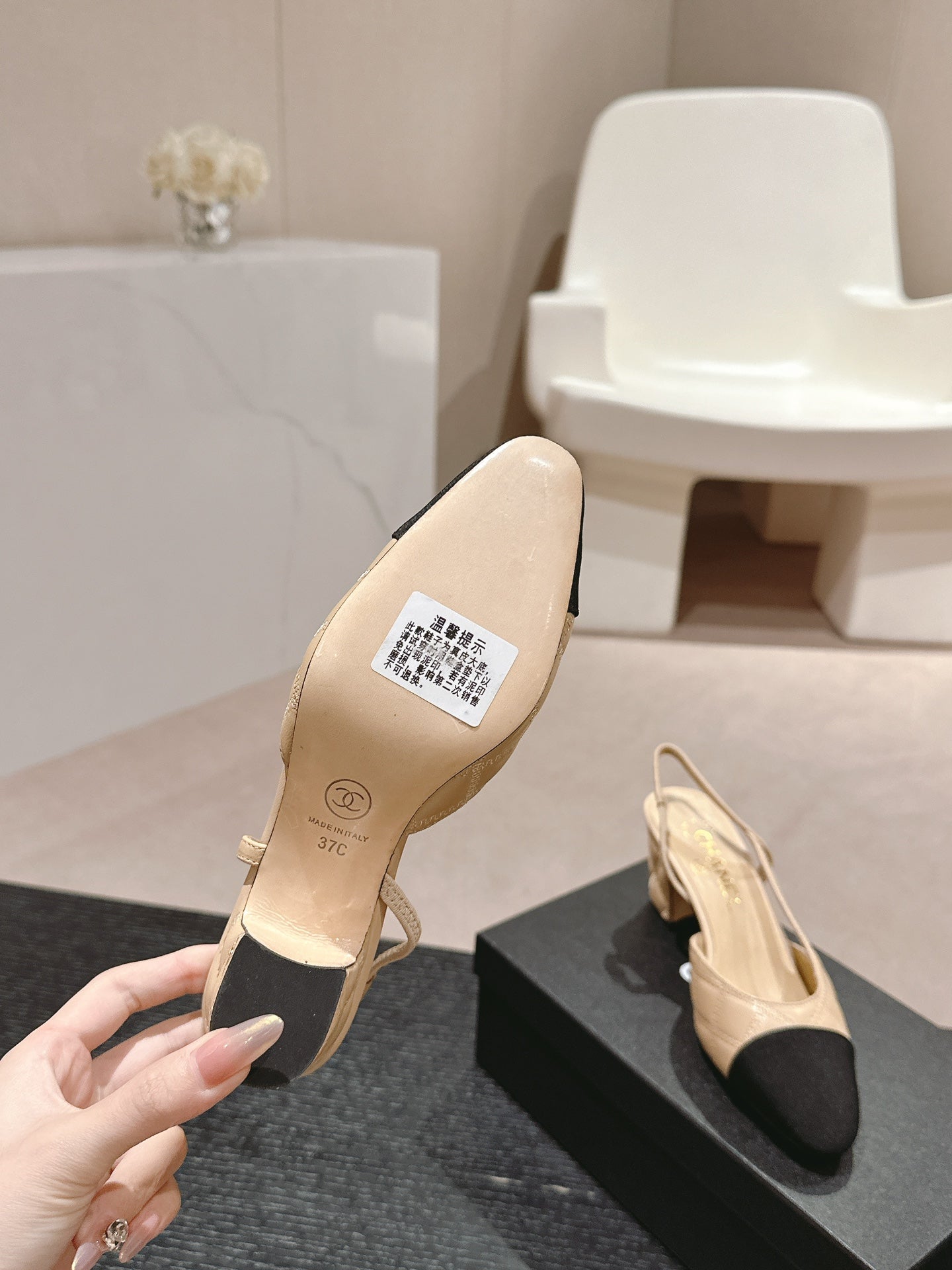 HIGH SLINGBACKS IN BEIGE CREAM LAMBSKIN AND BLACK SATIN - 34