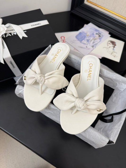 СС 25C Сандалії-стрінги з бантом, біла шкіра ягняти 233563 - 35