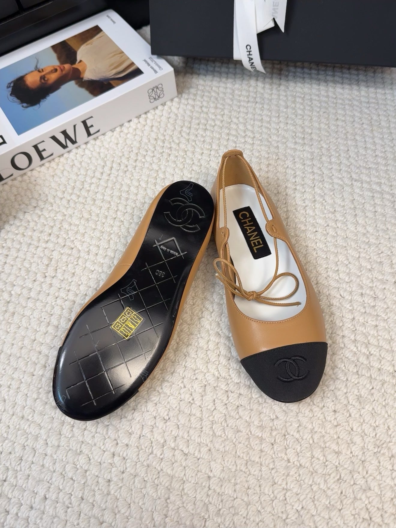 FLAT MARY JANE PUMPS IN DIJON YELLOW LAMBSKIN MIX BLACK FABRIC - 34
