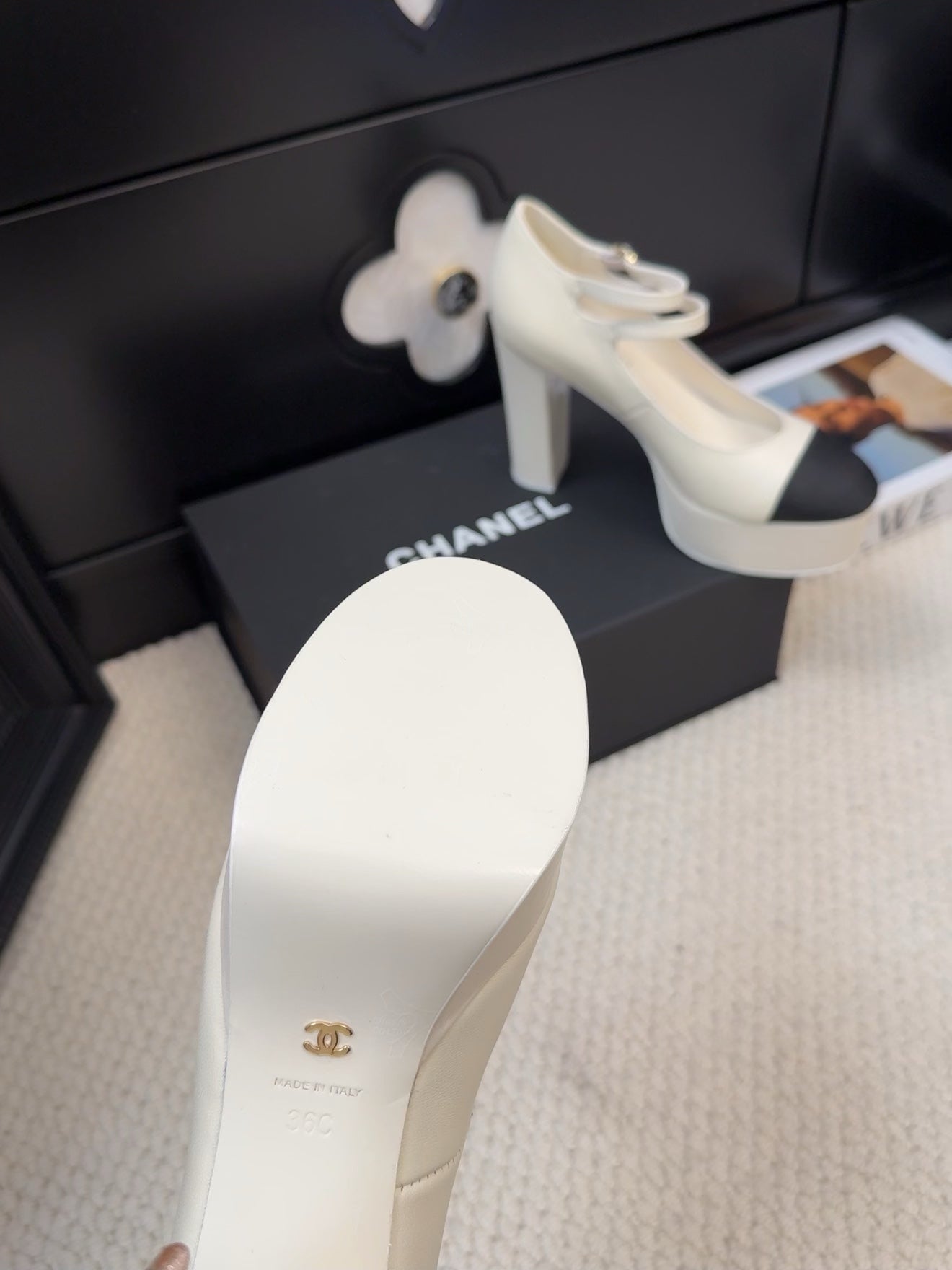 FLATFORM SANDAL IN PALE YELLOW CALFSKIN AND BLACK FABRIC - 35