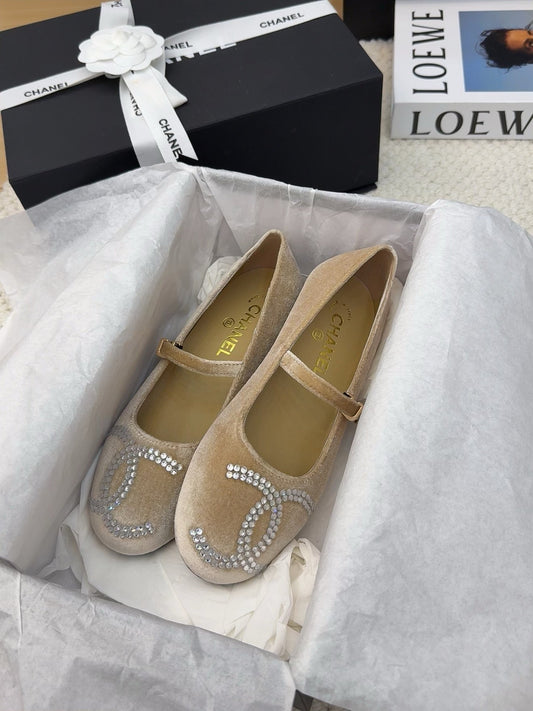 MARY JANE SHOES IN SAND BROWN VELVET WITH CRYSTALS LOGO - 34
