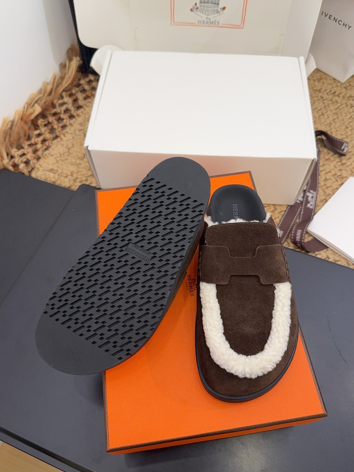 HM 25S MULE IN DARK CHOCOLATE BROWN SUEDE MIX WHITE SHEARLING - 35