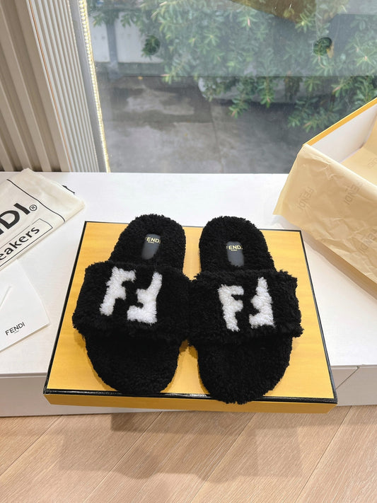 FLAT SLIDE IN BLACK FLEECE WITH WHITE LOGO - 35