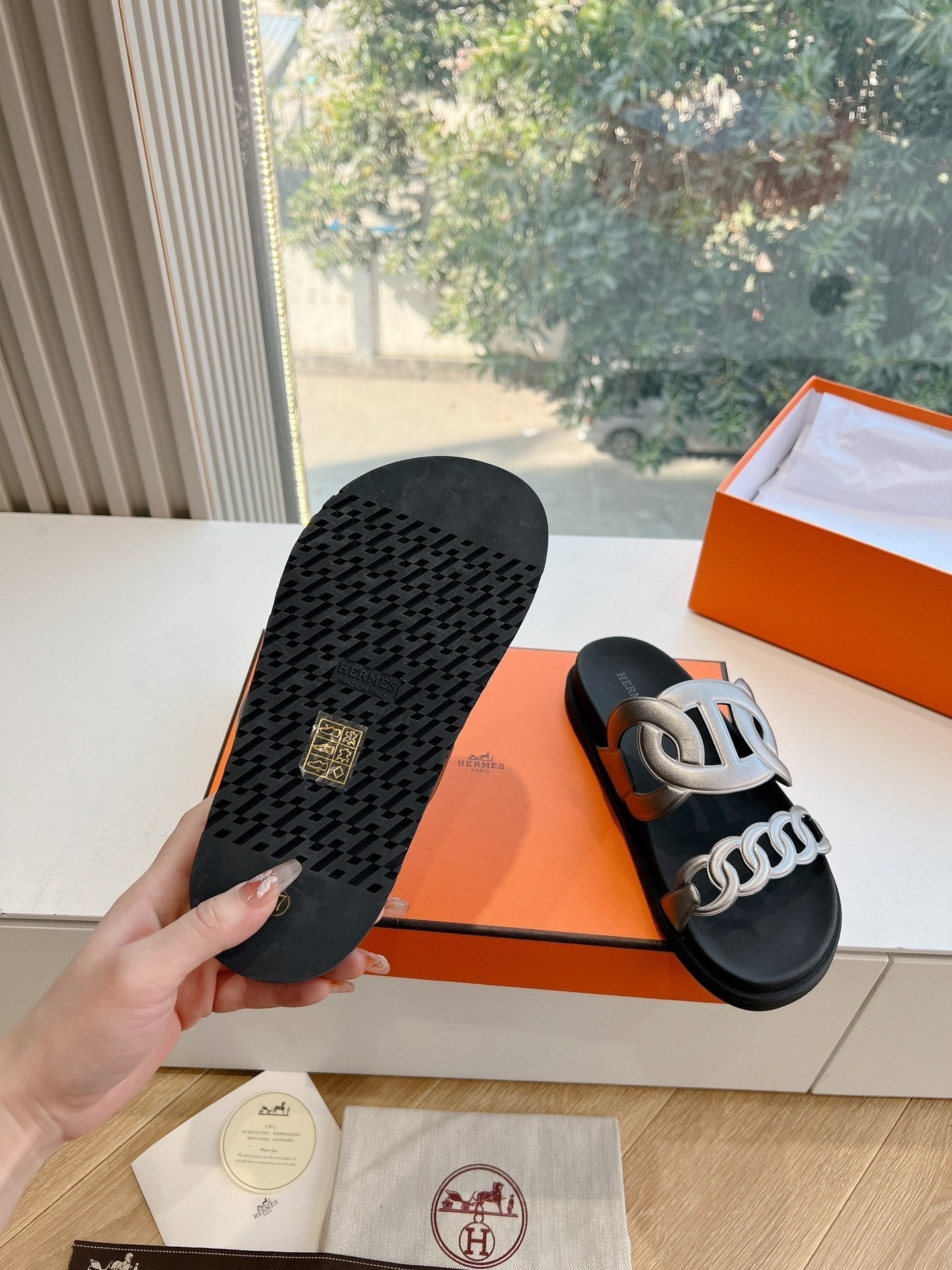EXTRA SANDAL IN SILVER CALFSKIN - 35
