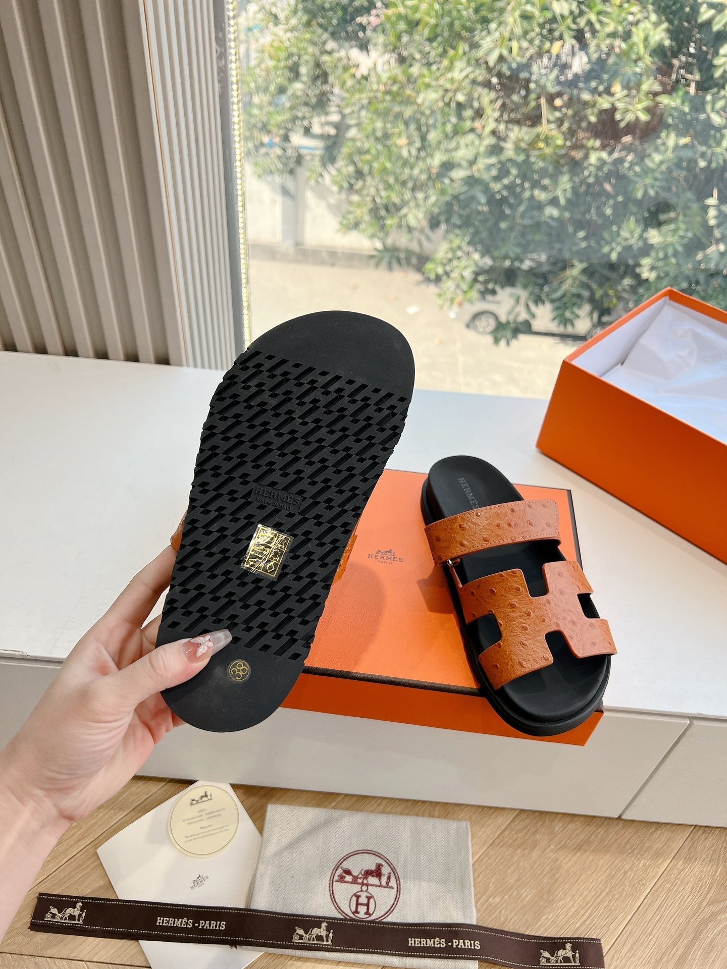 CHYPRE SANDAL IN VIVID ORANGE GRAINED CALFSKIN - 35