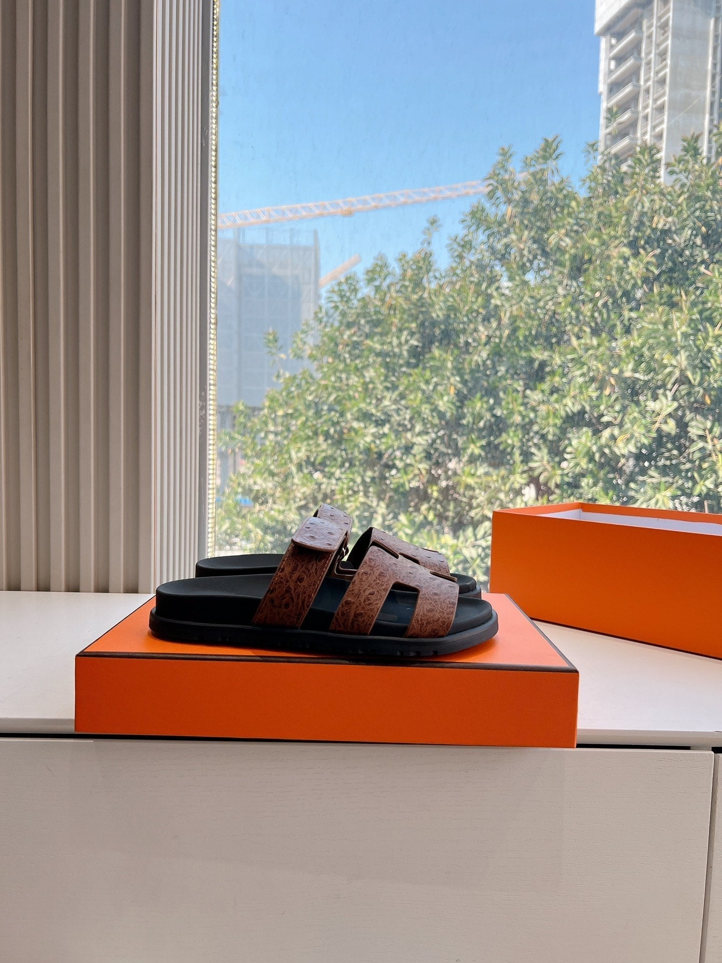 CHYPRE SANDAL IN CHOCOLATE BROWN GRAINED CALFSKIN - 35